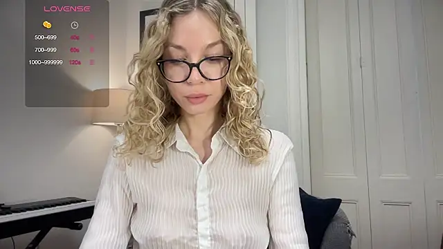 Snapshot of Cutensadistic chatting on January 16, 2025, 12:42 pm Cutensadistic online show from January 16, 2025, 12:42 pm