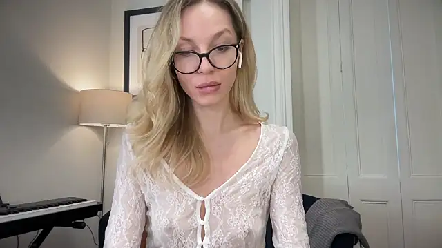 Snapshot of Cutensadistic chatting on March 14, 2025, 1:02 pm Cutensadistic online show from March 14, 2025, 1:02 pm