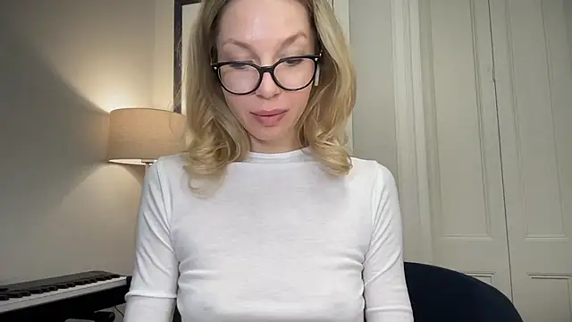 Snapshot of Cutensadistic chatting on March 20, 2025, 6:20 pm Cutensadistic online show from March 20, 2025, 6:20 pm