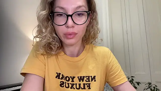Snapshot of Cutensadistic chatting on September 14, 2025, 3:00 pm Cutensadistic online show from September 14, 2025, 3:00 pm