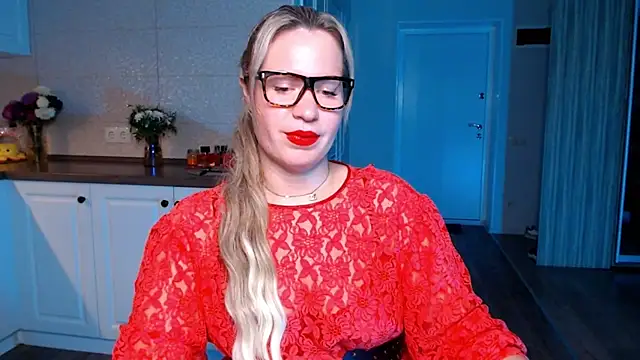 Snapshot of HotTiffani chatting on September 23, 2025, 3:37 pm HotTiffani online show from September 23, 2025, 3:37 pm