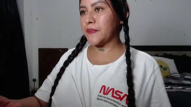 Snapshot of venuz_mendoza20 chatting on February 19, 2026, 11:12 pm venuz mendoza20 online show from February 19, 2026, 11:12 pm