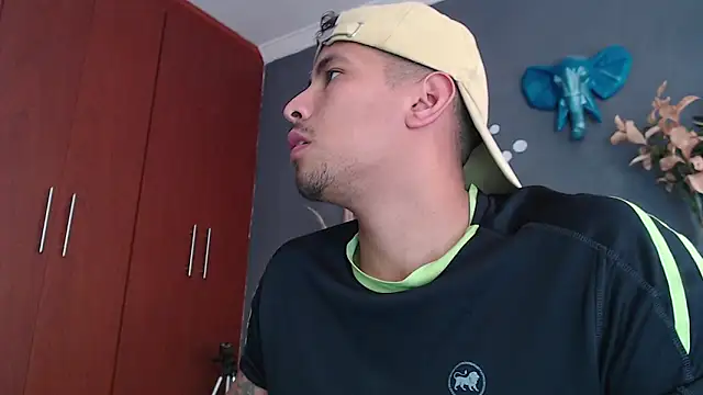 geirge teacherxx online show from January 10, 2025, 7:54 pm