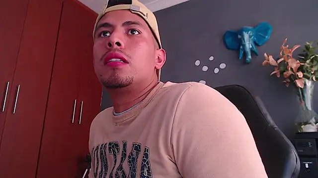 geirge teacherxx online show from January 11, 2025, 8:54 pm