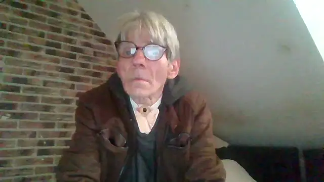 Snapshot of InMeinenMund chatting on December 2, 2024, 12:07 pm InMeinenMund online show from December 2, 2024, 12:07 pm