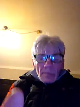 Snapshot of InMeinenMund chatting on December 3, 2025, 4:49 pm InMeinenMund online show from December 3, 2025, 4:49 pm
