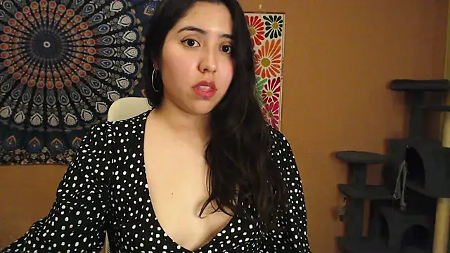 Snapshot of IntimateTales chatting on January 5, 2025, 8:10 pm IntimateTales online show from January 5, 2025, 8:10 pm