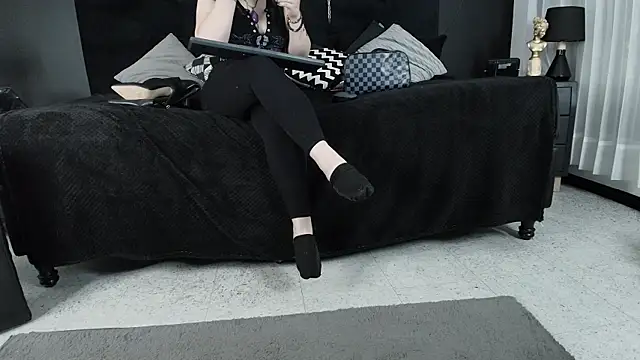  Jade 16 online show from October 30, 2025, 11:55 am