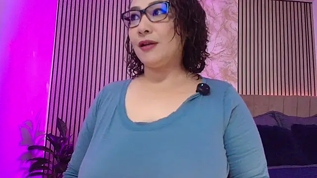 JuliRamirez online show from March 20, 2026, 11:59 am