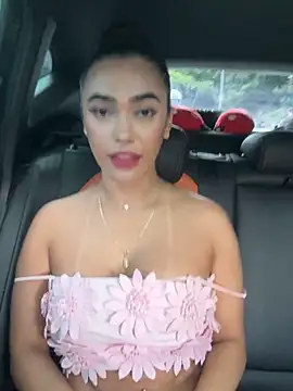 Snapshot of emma_andrew1 chatting on September 21, 2025, 6:20 pm emma andrew1 online show from September 21, 2025, 6:20 pm