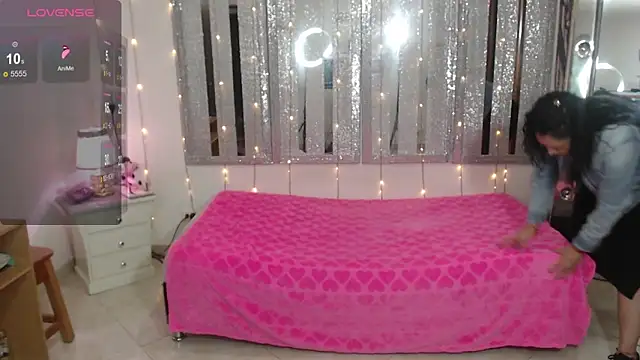 Snapshot of mijal_queen chatting on January 30, 2025, 2:27 am mijal queen online show from January 30, 2025, 2:27 am