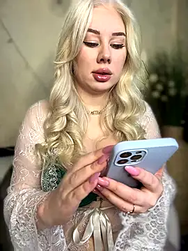 Snapshot of LaraHollywood chatting on October 14, 2025, 4:02 am LaraHollywood online show from October 14, 2025, 4:02 am