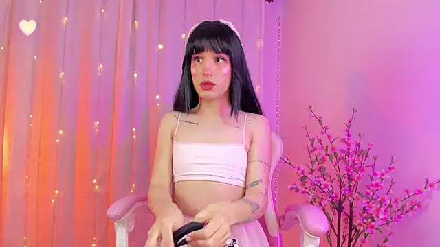 rosseblondee online show from November 14, 2025, 9:24 pm