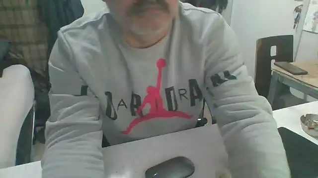 Snapshot of LiONTURK chatting on February 19, 2026, 5:42 pm LiONTURK online show from February 19, 2026, 5:42 pm