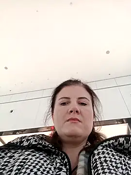 Snapshot of LizaCakes chatting on December 4, 2025, 12:58 pm LizaCakes online show from December 4, 2025, 12:58 pm