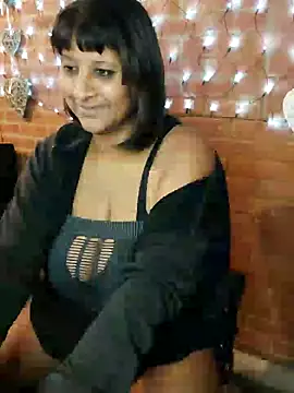 Snapshot of Lilybanx chatting on February 2, 2025, 7:14 pm Lilybanx online show from February 2, 2025, 7:14 pm