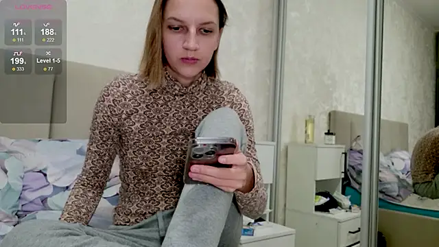 Alisa-w online show from November 17, 2025, 2:01 pm