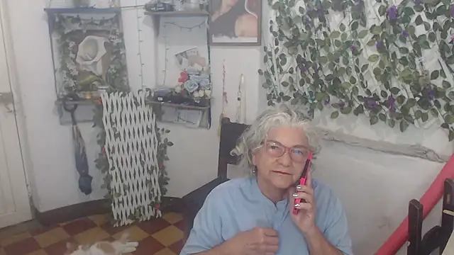 FunnyGrandma online show from November 28, 2025, 12:35 am