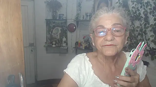 FunnyGrandma online show from May 26, 2026, 1:23 am