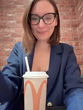 The Snowwhitee online show from November 20, 2025, 9:14 pm