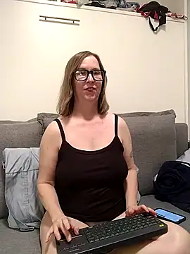 Snapshot of SweetandNaughty1 chatting on March 9, 2026, 4:27 am SweetandNaughty1 online show from March 9, 2026, 4:27 am