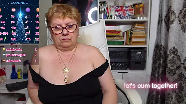 Snapshot of Mella4you chatting on December 16, 2024, 10:08 am Mella4you online show from December 16, 2024, 10:08 am