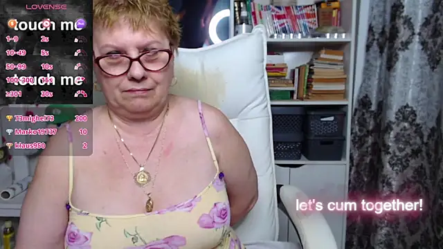Snapshot of Mella4you chatting on January 17, 2025, 5:51 pm Mella4you online show from January 17, 2025, 5:51 pm