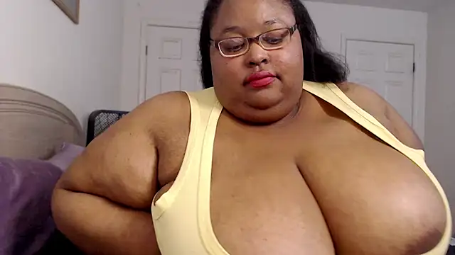 Snapshot of Loves_Aura chatting on February 10, 2026, 12:26 am Loves Aura online show from February 10, 2026, 12:26 am