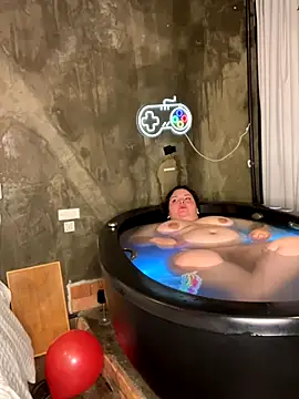 valentinny online show from November 8, 2025, 2:45 am