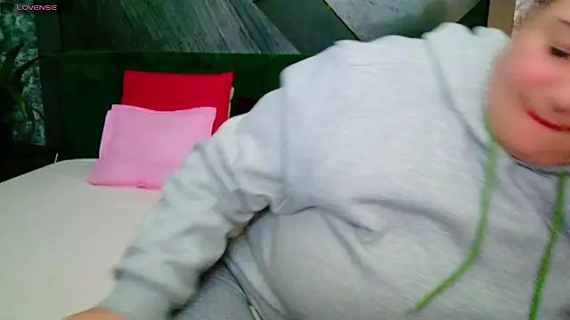 AleshaArabian online show from February 25, 2025, 7:36 pm