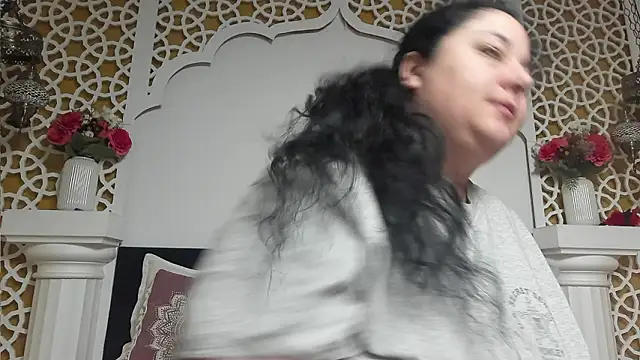 AleshaArabian online show from February 16, 2026, 5:03 am