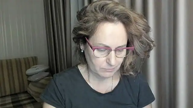 Snapshot of lauraoven chatting on December 30, 2024, 7:11 pm lauraoven online show from December 30, 2024, 7:11 pm