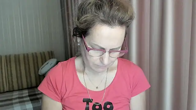 Snapshot of lauraoven chatting on January 12, 2025, 8:57 am lauraoven online show from January 12, 2025, 8:57 am