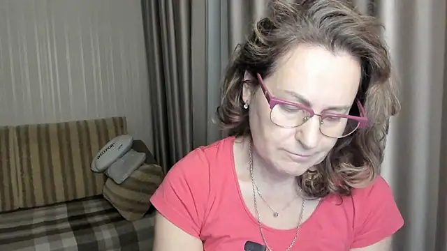 Snapshot of lauraoven chatting on January 12, 2025, 3:03 pm lauraoven online show from January 12, 2025, 3:03 pm