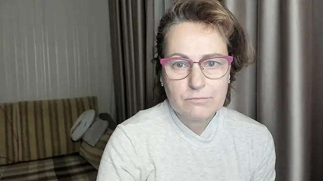 Snapshot of lauraoven chatting on January 14, 2025, 5:01 pm lauraoven online show from January 14, 2025, 5:01 pm