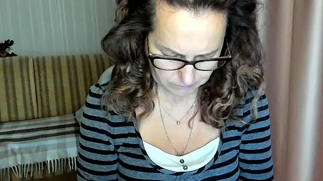 lauraoven online show from October 24, 2025, 7:27 am