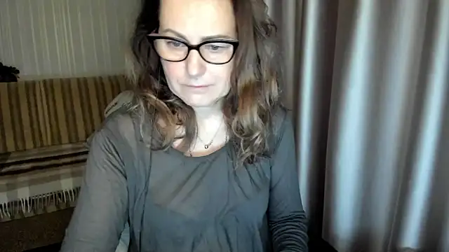 lauraoven online show from December 19, 2025, 8:10 am