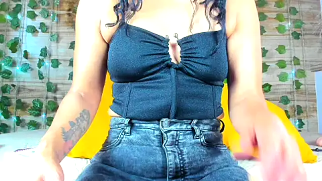 Snapshot of alyssia_ocean chatting on February 15, 2025, 12:22 pm alyssia ocean online show from February 15, 2025, 12:22 pm
