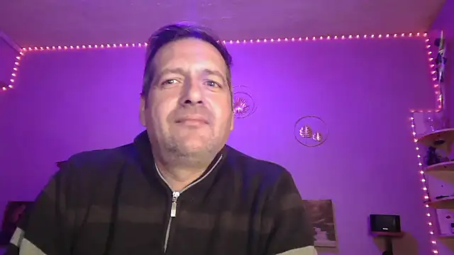 Snapshot of matrikes1 chatting on December 22, 2025, 5:54 pm matrikes1 online show from December 22, 2025, 5:54 pm