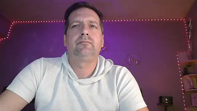 Snapshot of matrikes1 chatting on February 28, 2026, 3:02 pm matrikes1 online show from February 28, 2026, 3:02 pm