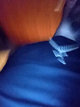 Snapshot of Kw8585kw chatting on December 5, 2025, 6:59 pm Kw8585kw online show from December 5, 2025, 6:59 pm