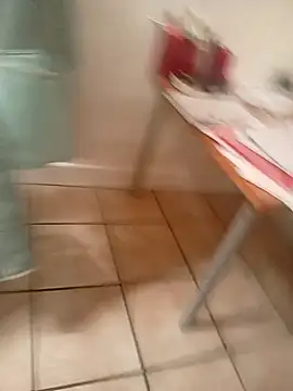 Snapshot of Kw8585kw chatting on February 13, 2026, 3:57 am Kw8585kw online show from February 13, 2026, 3:57 am