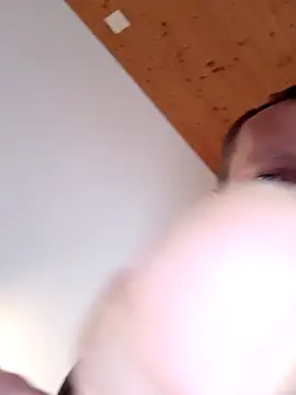 Snapshot of Kw8585kw chatting on February 14, 2026, 3:31 pm Kw8585kw online show from February 14, 2026, 3:31 pm