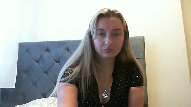 Snapshot of SusanCurt chatting on December 17, 2025, 12:11 pm SusanCurt online show from December 17, 2025, 12:11 pm