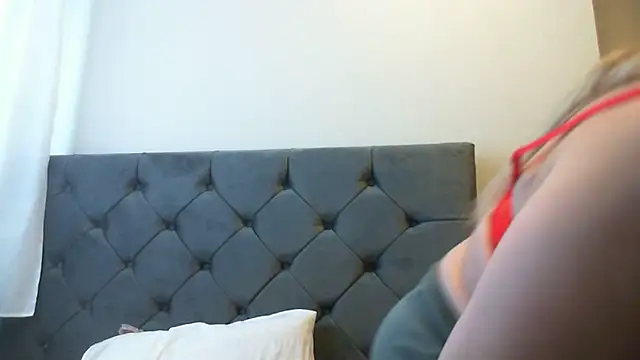 Snapshot of SusanCurt chatting on December 19, 2025, 10:44 am SusanCurt online show from December 19, 2025, 10:44 am