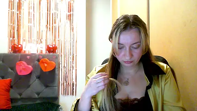 Snapshot of SusanCurt chatting on February 9, 2026, 8:24 pm SusanCurt online show from February 9, 2026, 8:24 pm