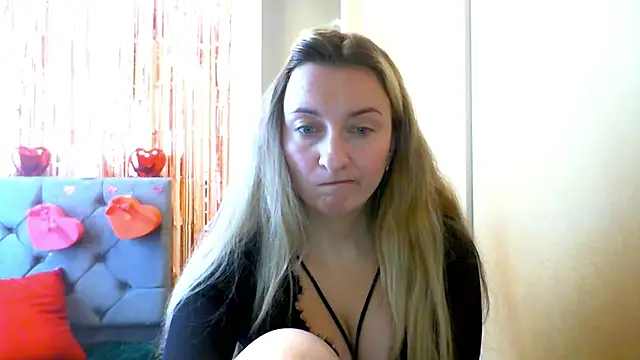 Snapshot of SusanCurt chatting on February 17, 2026, 12:01 pm SusanCurt online show from February 17, 2026, 12:01 pm