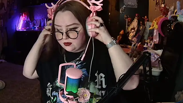 EMMA  CONNOR online show from March 28, 2026, 9:47 pm