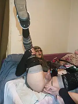 Snapshot of DiamondDrillBit chatting on February 27, 2025, 3:47 am DiamondDrillBit online show from February 27, 2025, 3:47 am