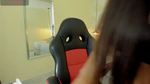 clarisKlein online show from April 1, 2026, 4:02 am